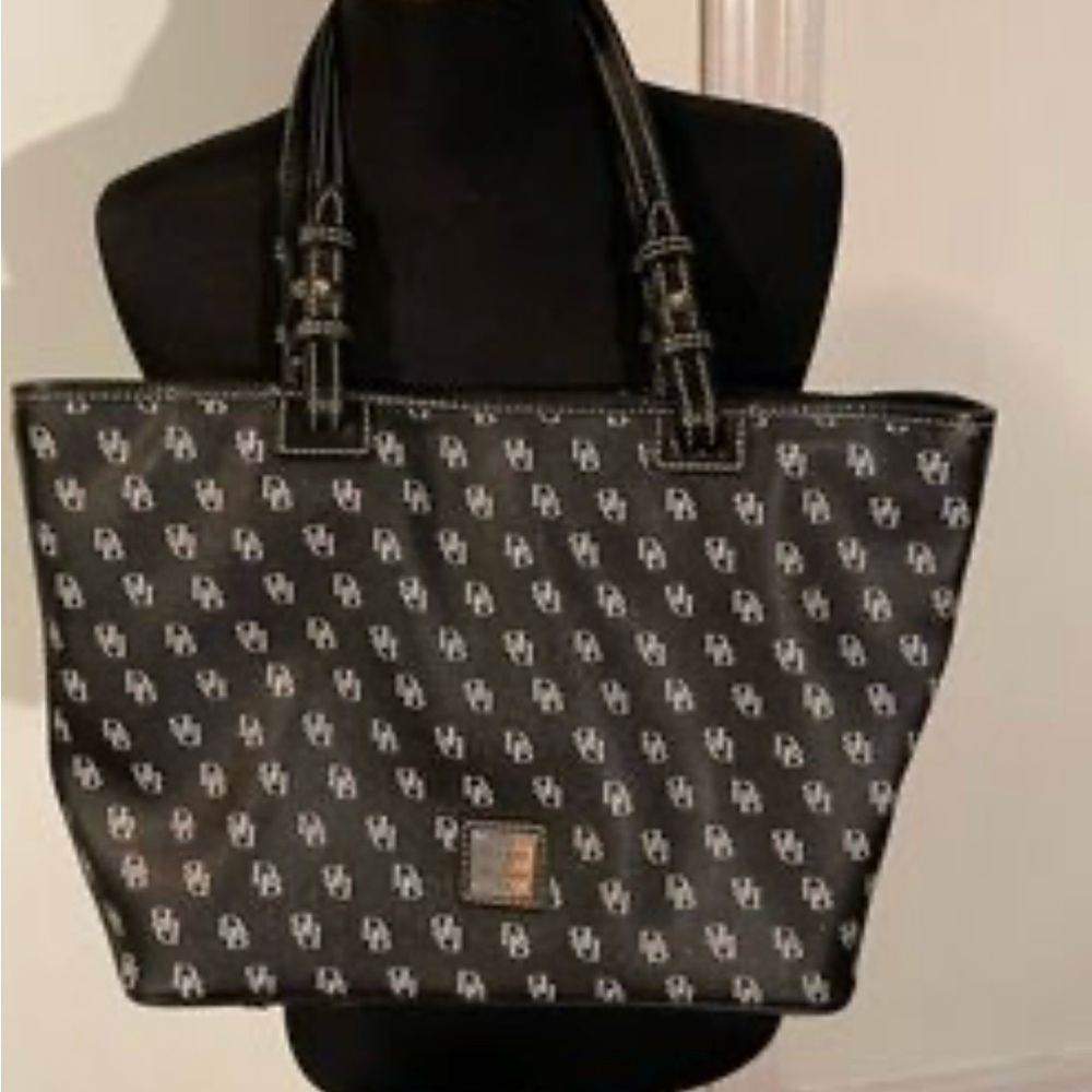 Dooney and Bourke shoulder bag.